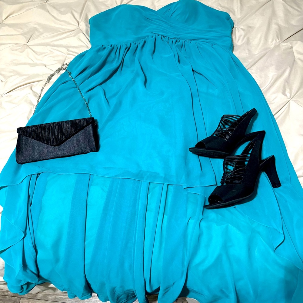 Semi formal dress perfect for your next wedding part invitation or a night out!